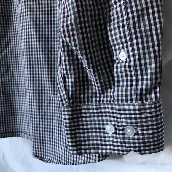 EUC Men’s button down. 3XL fits like a 2XL, therefore listed as such. - Picture 11 of 11